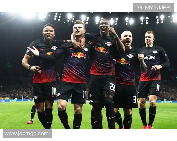 英超球队出售明星球员，刷新转会费记录，引发球迷热议